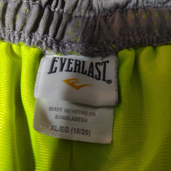 Boys Short Outfit - Picture 3 of 5